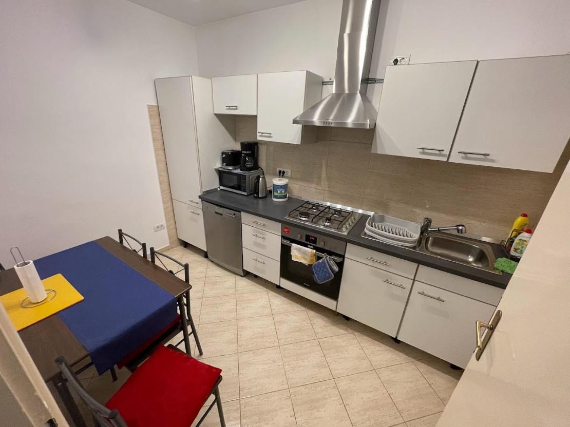 Crisan 40 Casa Muntean 100Mp 3Camere 3Paturi 1 Canapea 2 Dormitoare Parcare Temesvár Kültér fotó